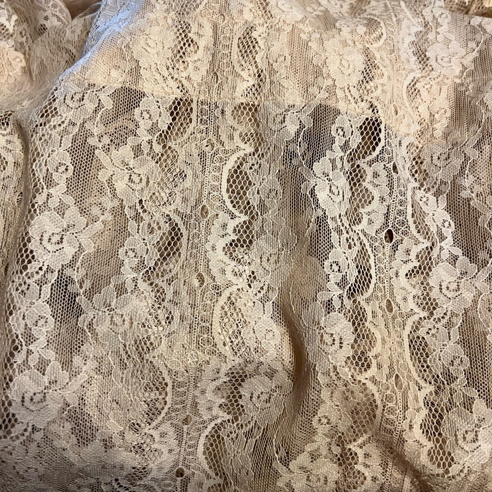 Vintage Lace Curtain (1) panel Tan color 110”Wx86”L - Picture 4 of 6